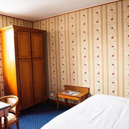 Hotel Jolly Roger Dunkirk Bagian luar foto