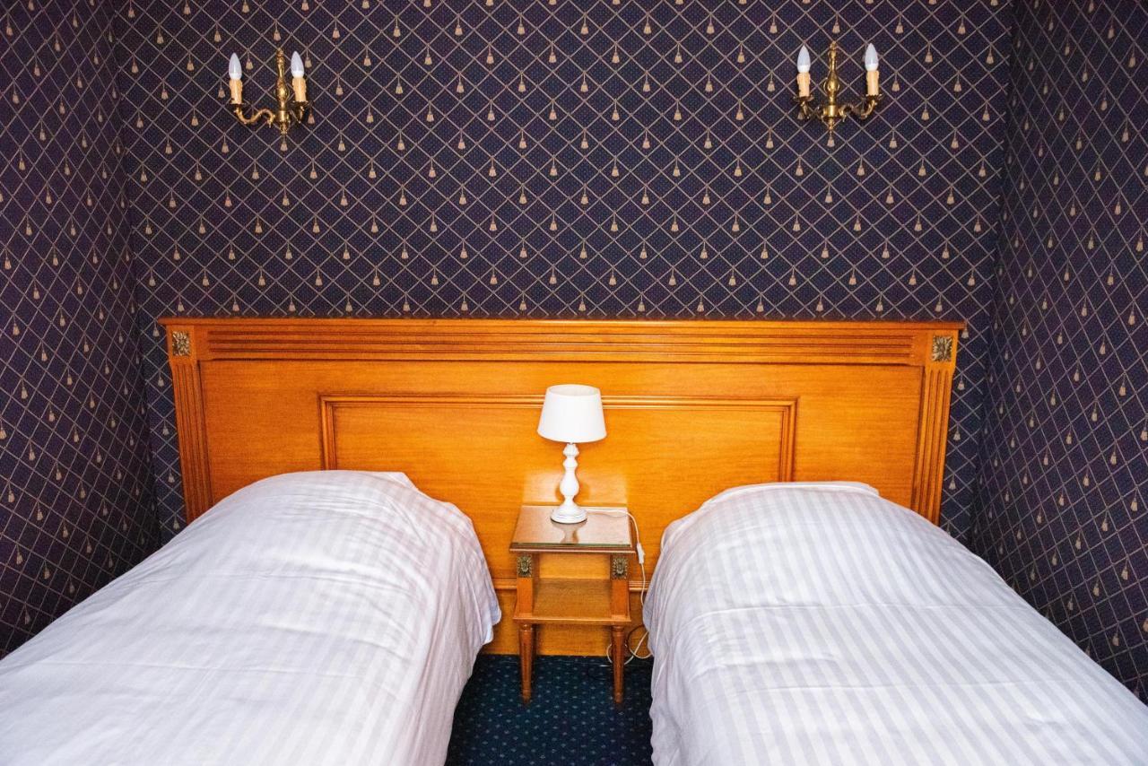 Hotel Jolly Roger Dunkirk Bagian luar foto