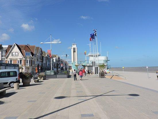 Hotel Jolly Roger Dunkirk Bagian luar foto